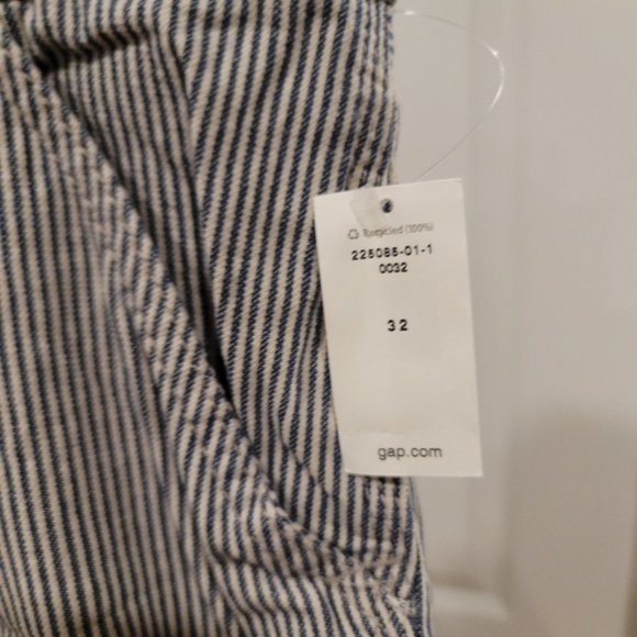 GAP SHORTS - Picture 2 of 4